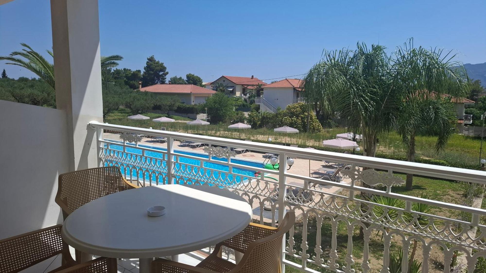 Sunflower & Hotel apartamentowy Laganas