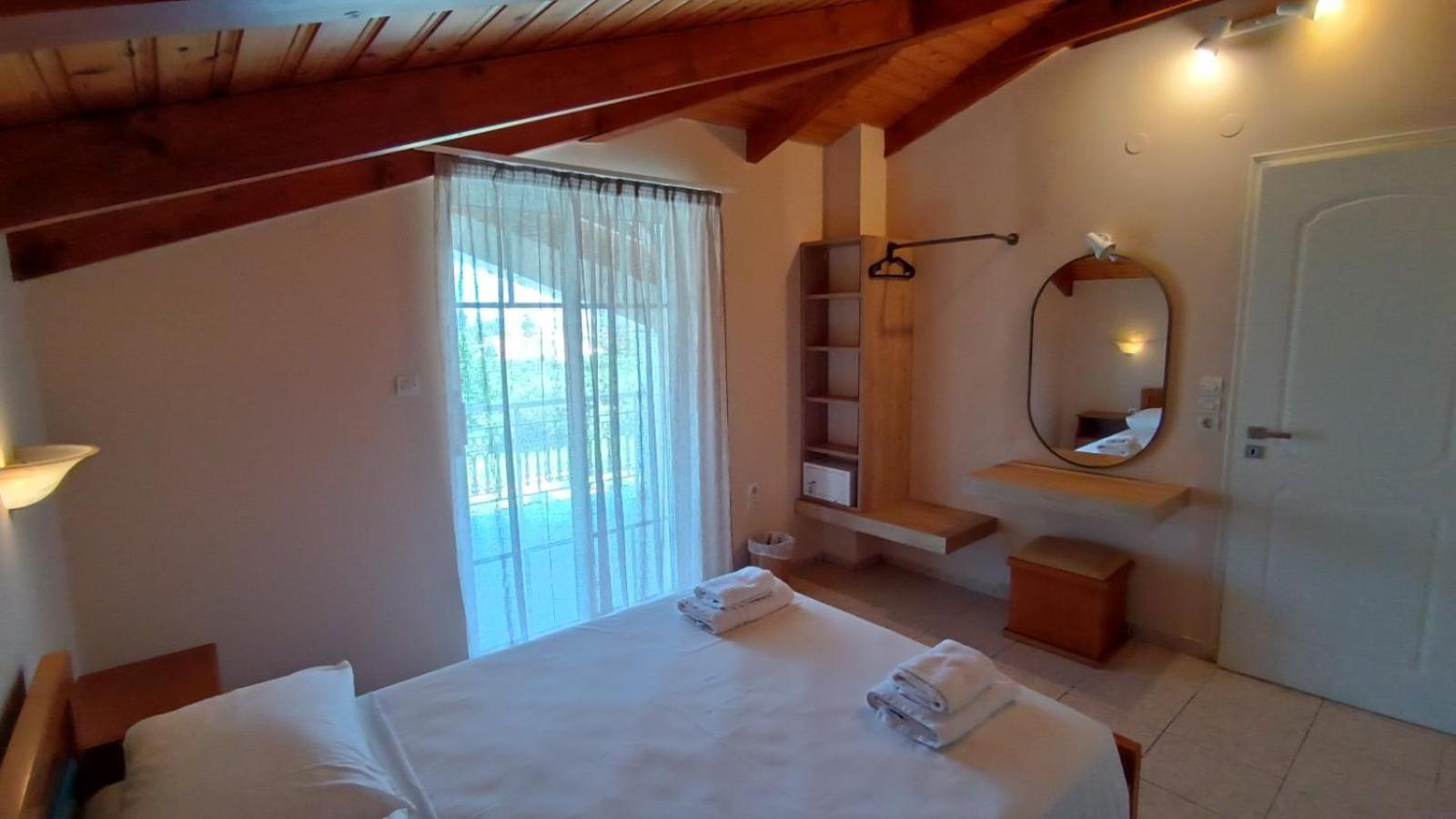Sunflower & Hotel apartamentowy Laganas